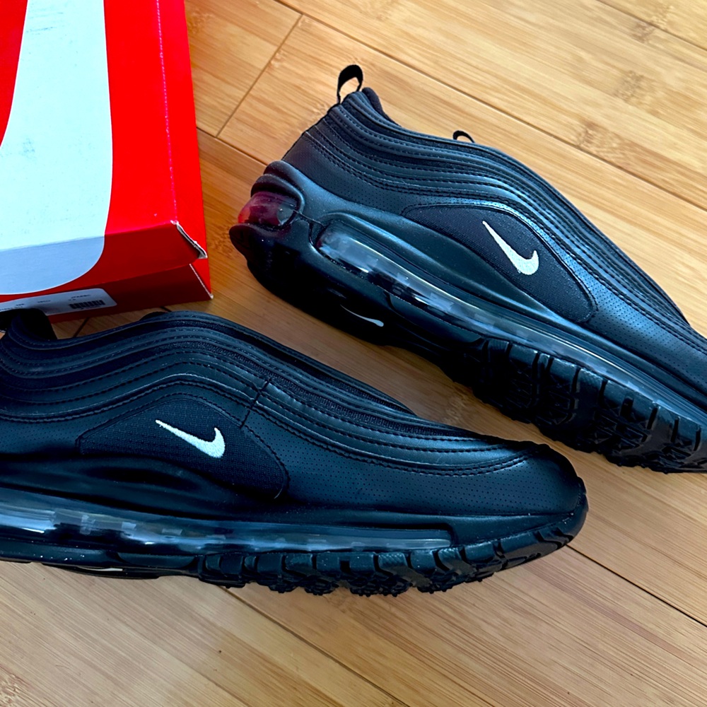 NEW Nike kids Air Max 97 Shoes, Black size 7 Y